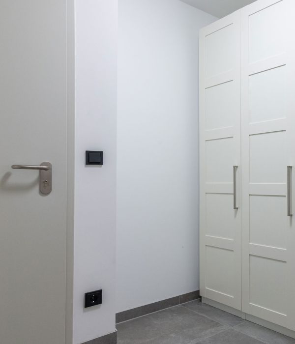 optisch integrierte Feuerschutztür in einem Mehrfamilienhaus am Tegernsee