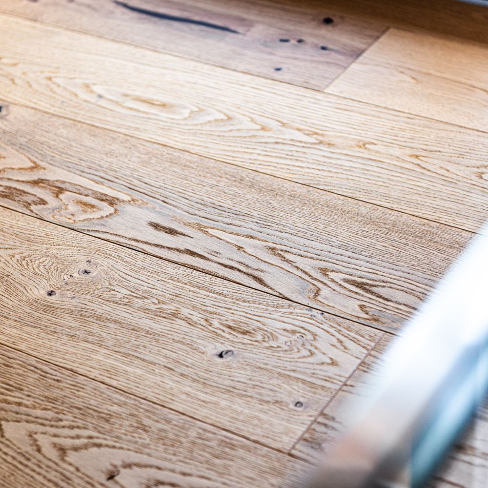 Detailaufnahme eines von Maler Montii verlegten Parketts in einem Haus in Tegernsee