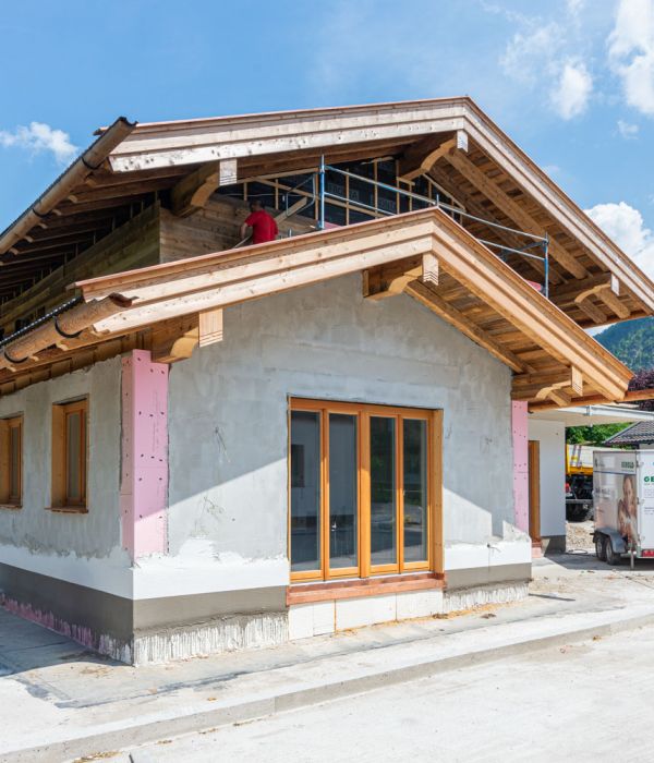 Außenansicht eines Neubaus am Tegernsee, der von Maler Monti verputzt wurde
